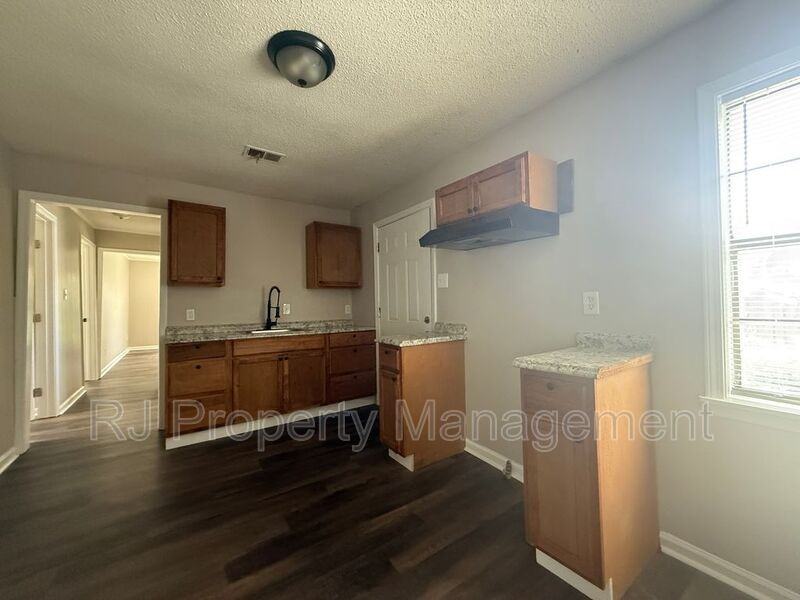 2076 Goff Ave - Photo 4 of 10