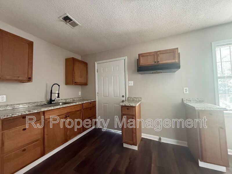 2076 Goff Ave - Photo 5 of 10