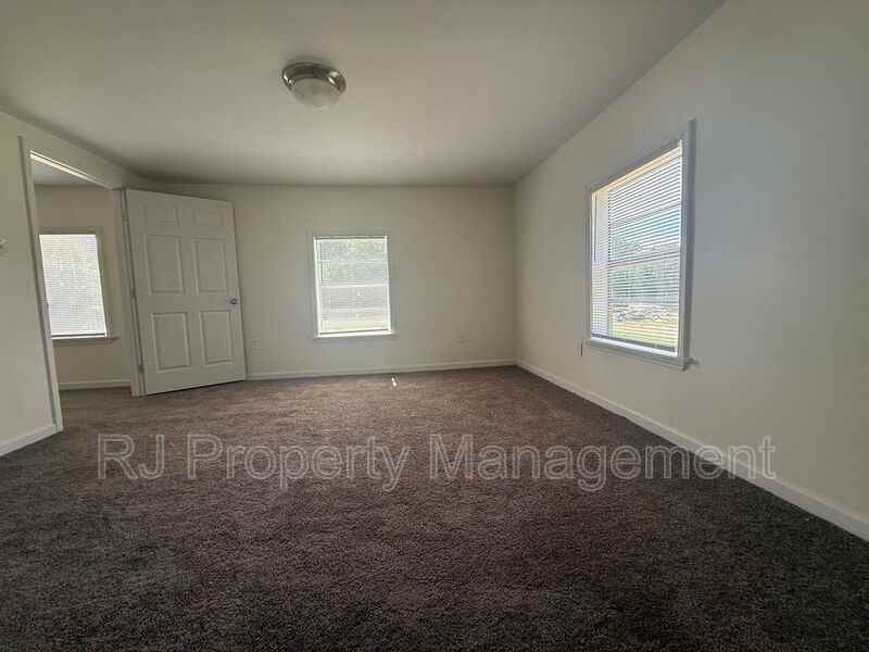 3742 Berry Ln - Photo 4 of 9