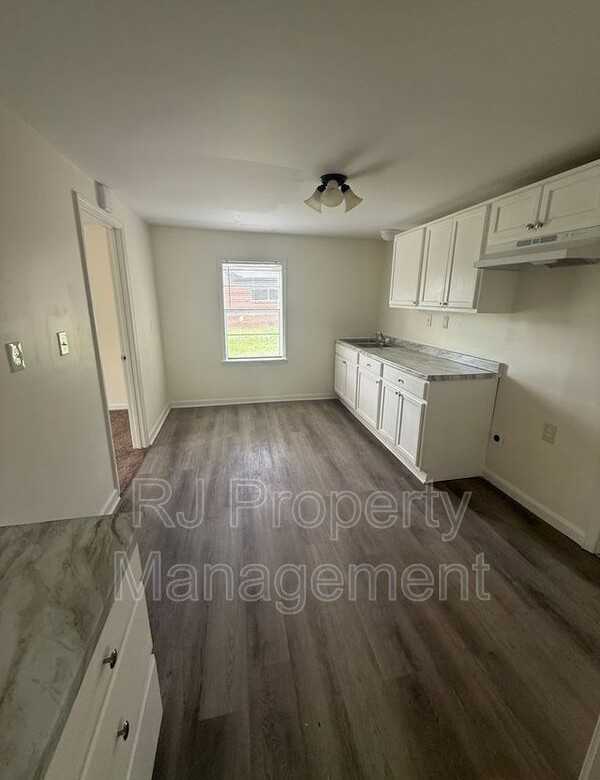 3742 Berry Ln - Photo 5 of 9