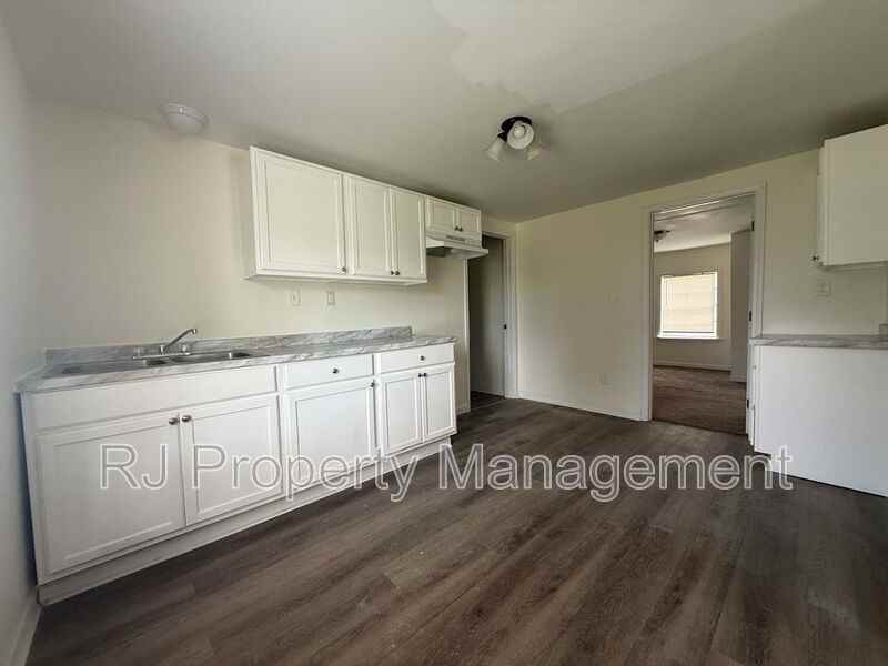 3742 Berry Ln - Photo 6 of 9