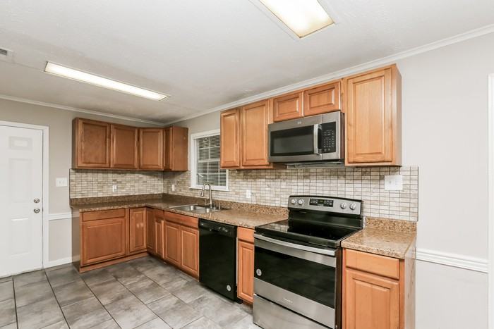 3328 E Lisa Dr - Photo 6 of 12