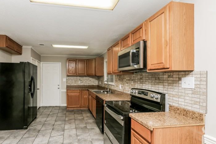 3328 E Lisa Dr - Photo 7 of 12