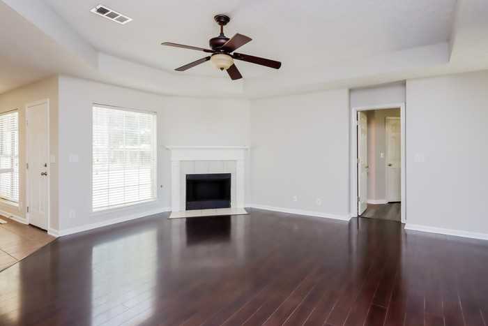11 N Springfield Dr - Photo 3 of 10
