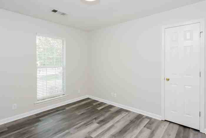 11 N Springfield Dr - Photo 7 of 10