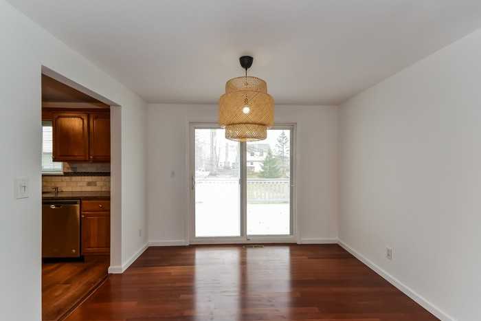 3864 Townsley Dr - Photo 5 of 12