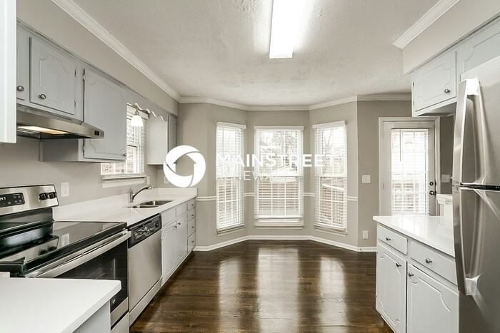 1110 Cedarhill Ct - Photo 2 of 17