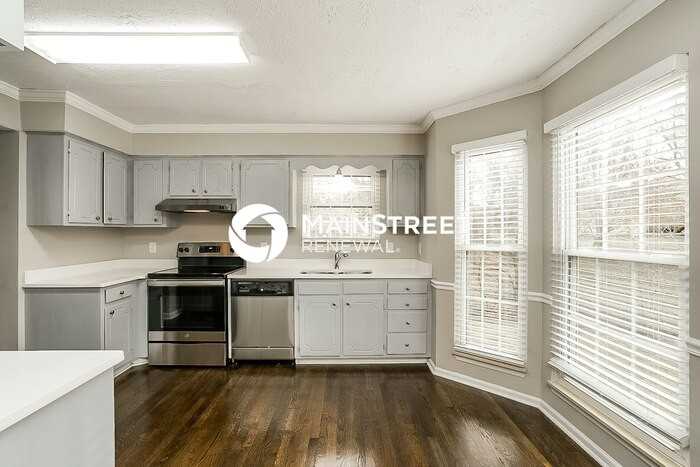 1110 Cedarhill Ct - Photo 4 of 17