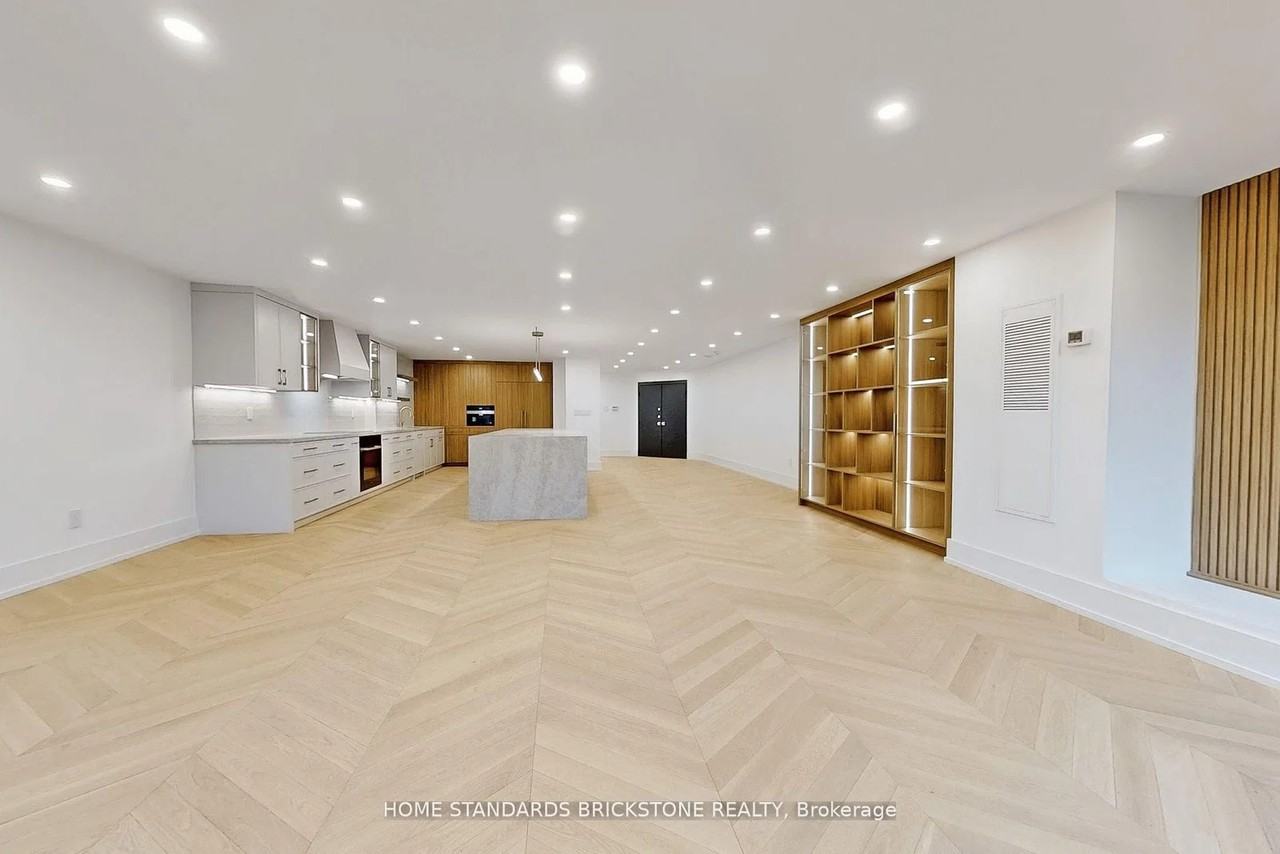 110 Bloor Street West - Photo 2 of 44