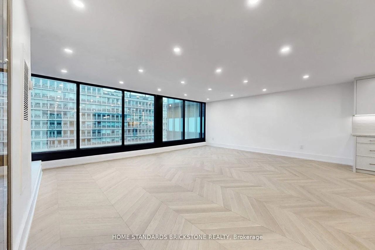 110 Bloor Street West - Photo 3 of 44