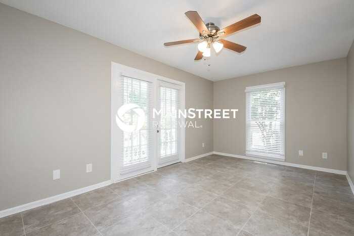 4404 Liverpool Ln - Photo 5 of 17