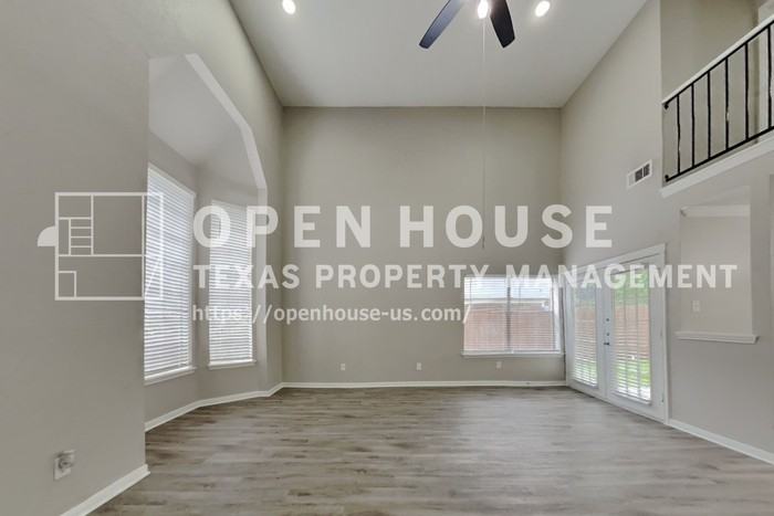 8718 Pines Place Dr - Photo 4 of 20