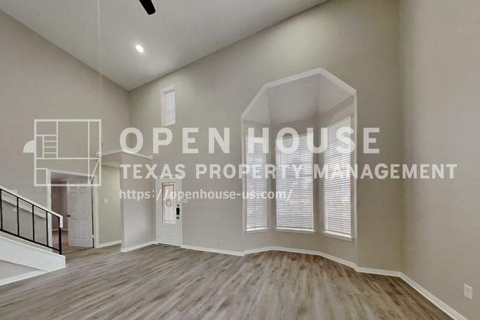 8718 Pines Place Dr - Photo 5 of 20