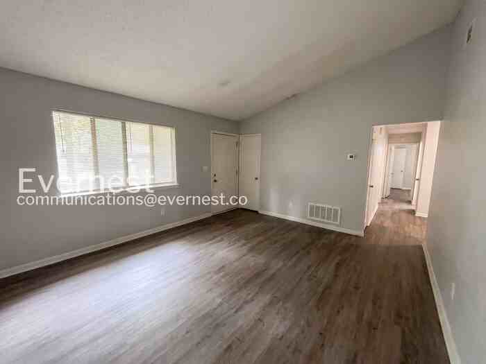 9007 Homewood Dr - Photo 2 of 20