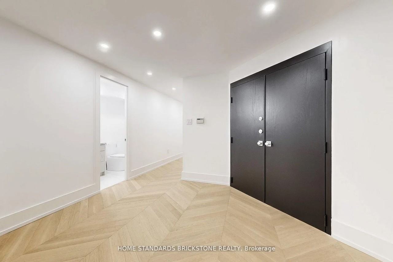 110 Bloor Street West - Photo 32