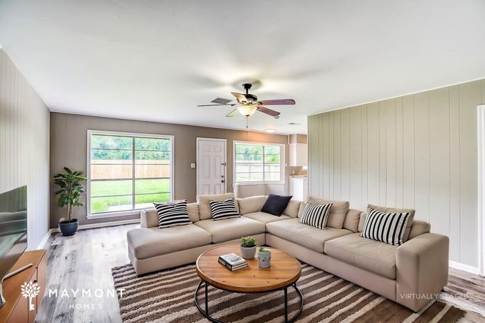 1303 Bayou Dr - Photo 5 of 15