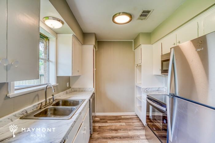1303 Bayou Dr - Photo 6 of 15