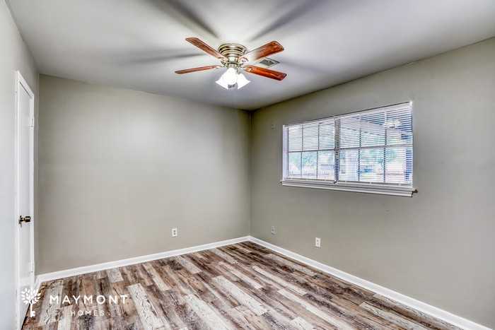 1303 Bayou Dr - Photo 7 of 15