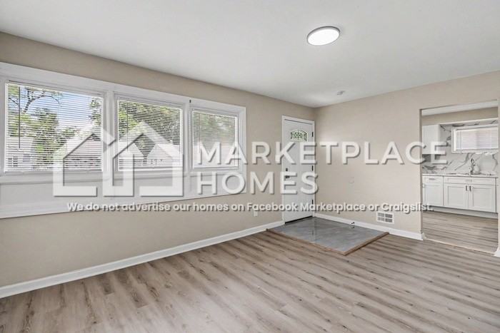 26437 Lehigh St - Photo 4 of 24