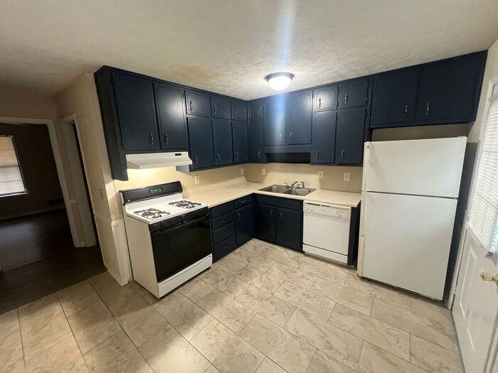 3183 Dove Ct - Photo 3 of 9