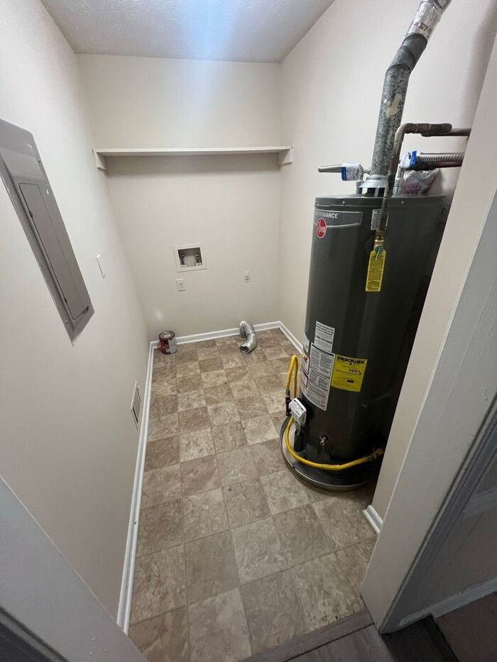 3183 Dove Ct - Photo 5 of 9