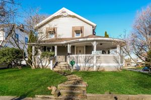 featured image of 1420 Oakwood Ave
