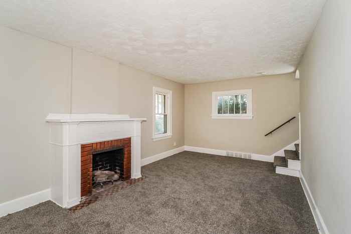 1420 Oakwood Ave - Photo 4 of 15