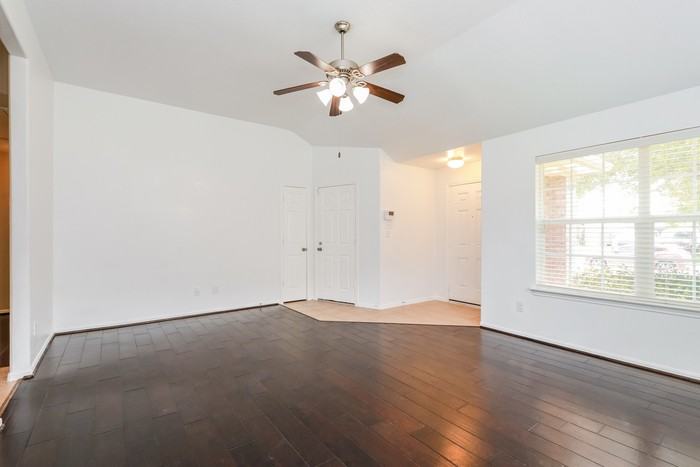 1015 Bahia Vista Dr - Photo 3 of 14