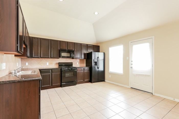1015 Bahia Vista Dr - Photo 5 of 14