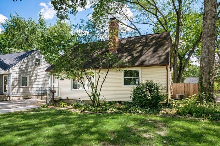 2135 Wesleyan Dr - Photo 2 of 28