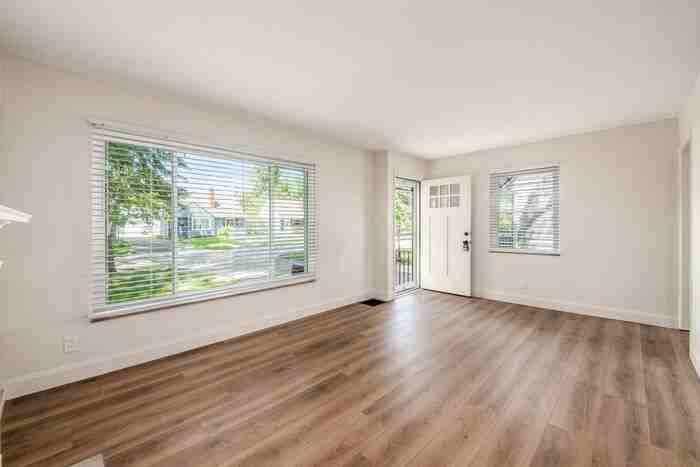 2135 Wesleyan Dr - Photo 3 of 28
