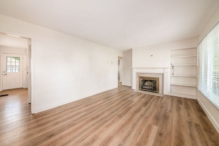 2135 Wesleyan Dr - Photo 4 of 28