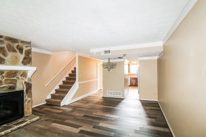 2510 Hidden Cove Ct #B - Photo 4 of 14