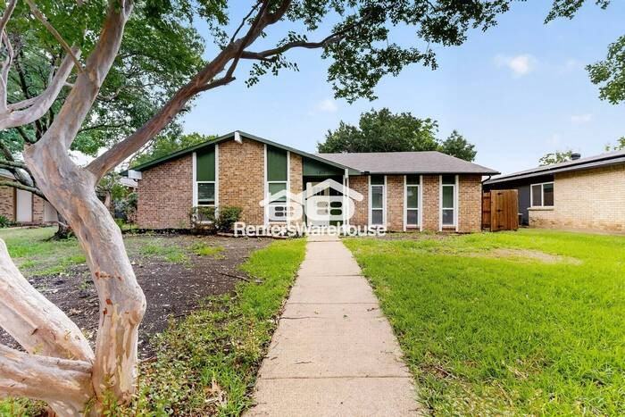 1207 Creekwood Ct - Photo 4 of 42