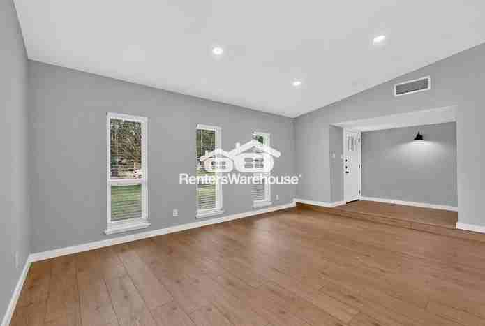 1207 Creekwood Ct - Photo 7 of 42