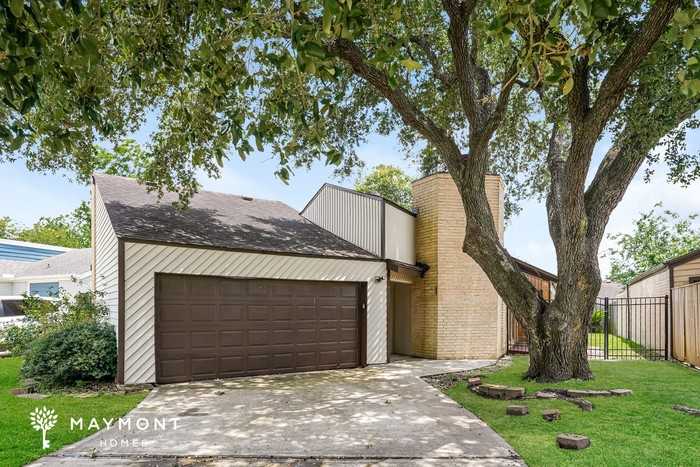 10814 Kirktown Dr - Photo 2 of 3