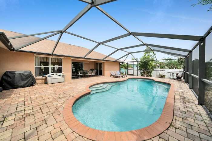 3505 Surfside Blvd - Photo 3 of 33