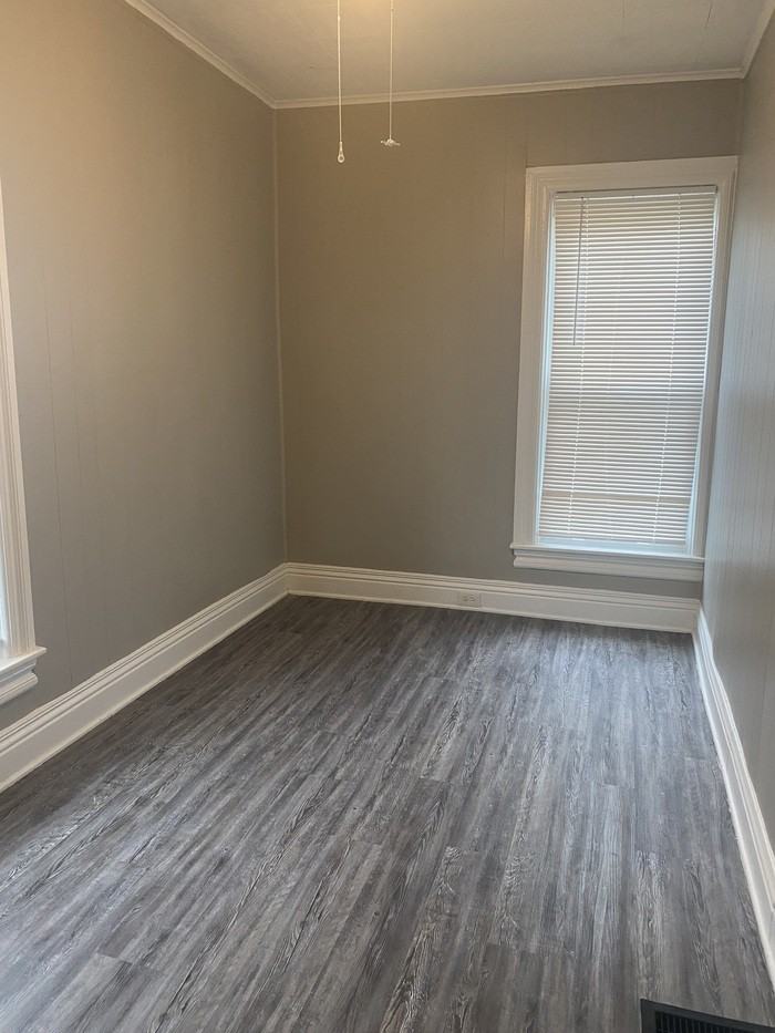 306 Flower Ave E - Photo 6 of 34