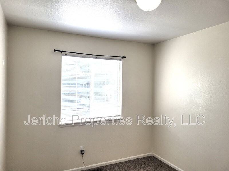 5215 Dudley St - Photo 3 of 12