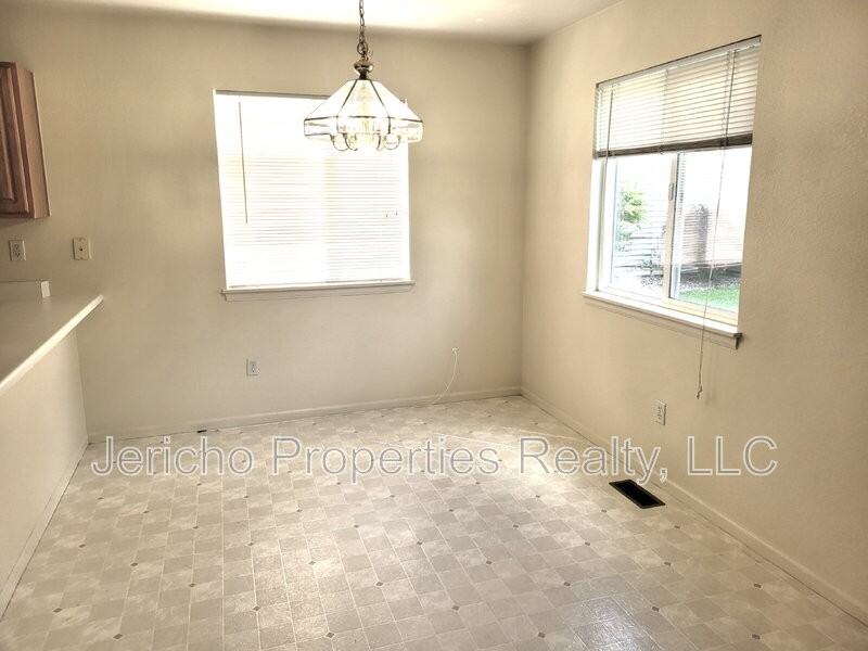 5215 Dudley St - Photo 5 of 12