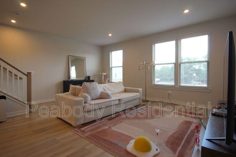 2107 Acadia Rd - Photo 3 of 30