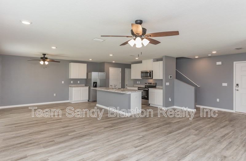 5720 Blackhorse Cir - Photo 2 of 32