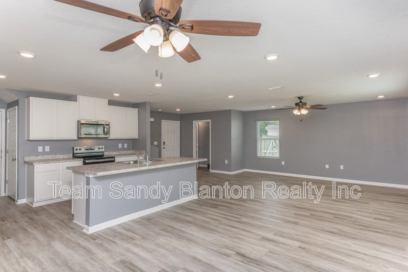 5720 Blackhorse Cir - Photo 3 of 32