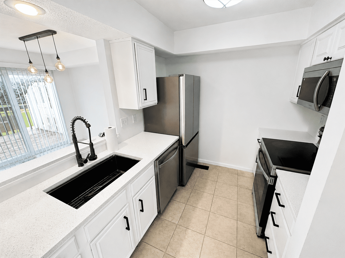 5258 Bay Pointe Dr #5258 - Photo 2 of 15