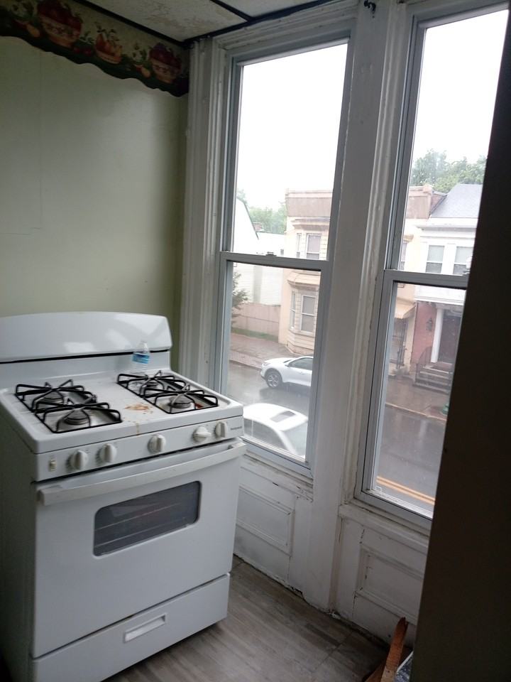 524 2nd Ave #2FRONT - Photo 5 of 7