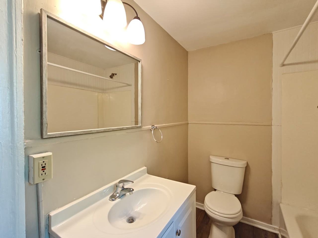 401 Champion Ave #A - Photo 5 of 8