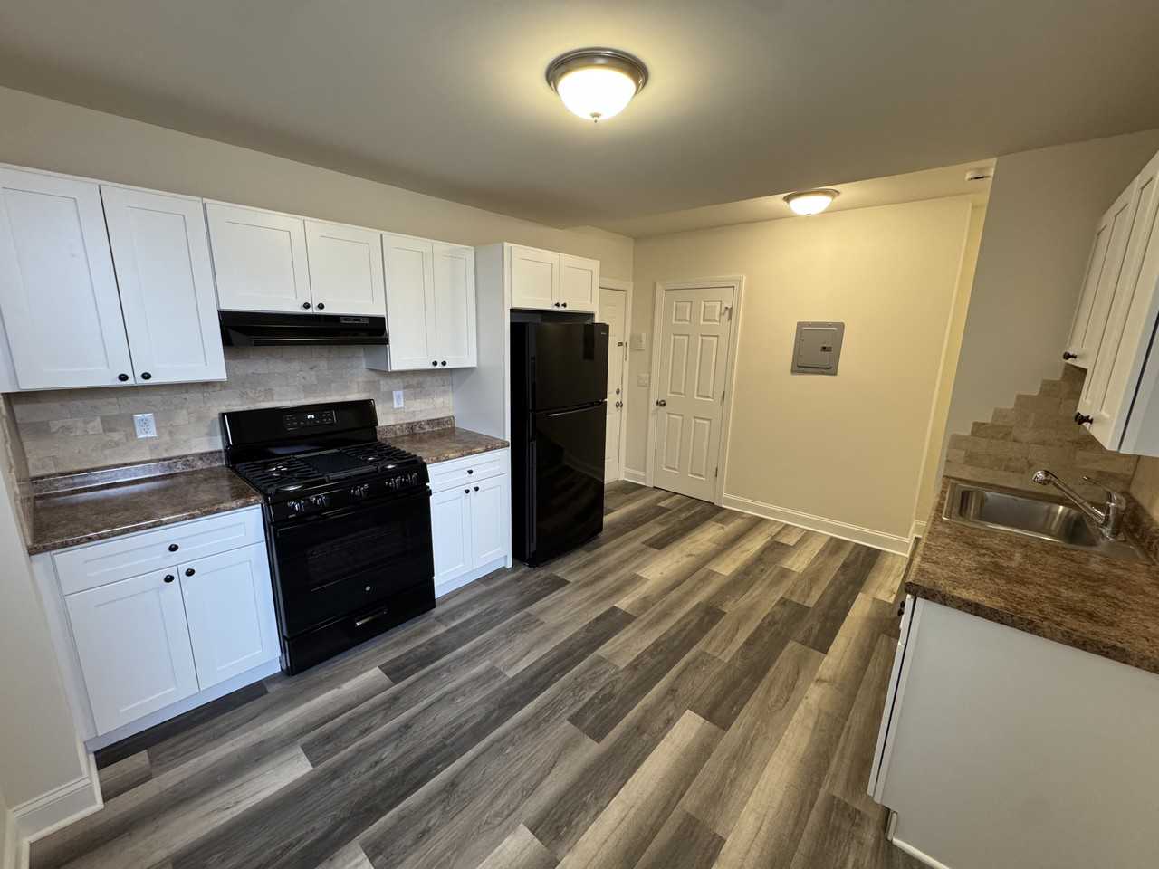 435 72nd St #D1 - Photo 2 of 7