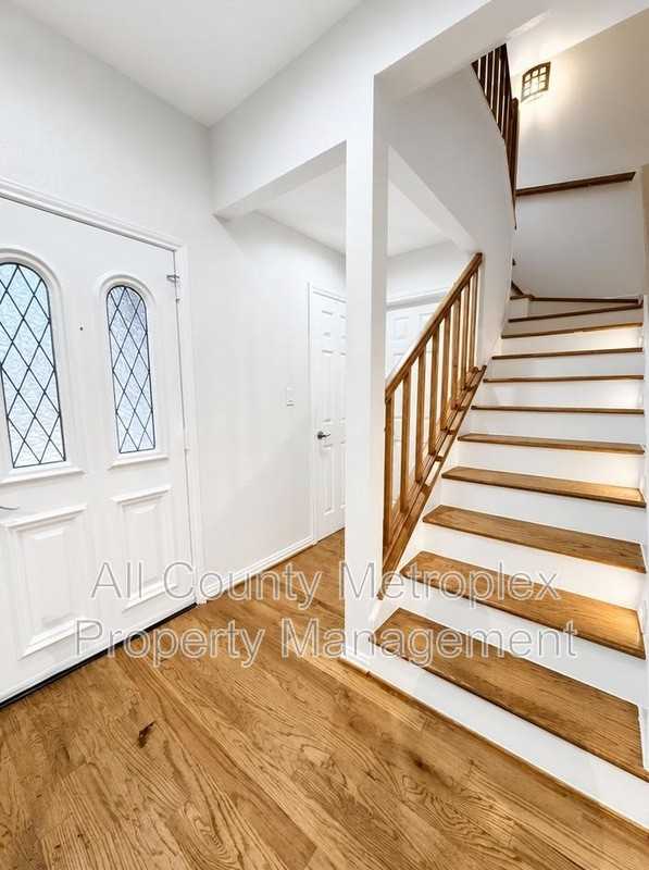 6015 Willow Wood Ln - Photo 2 of 11