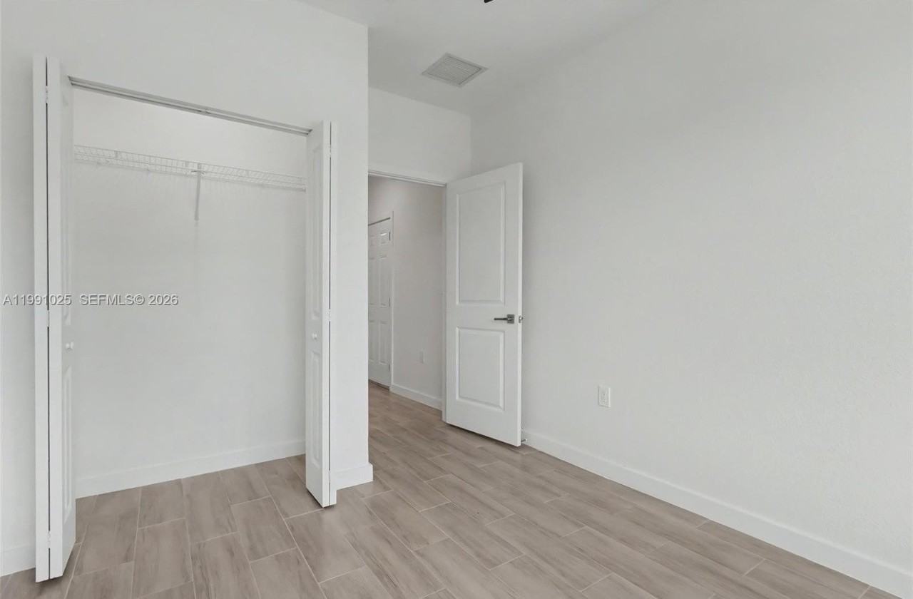 6140 Sw 39th St - Photo 5 of 10