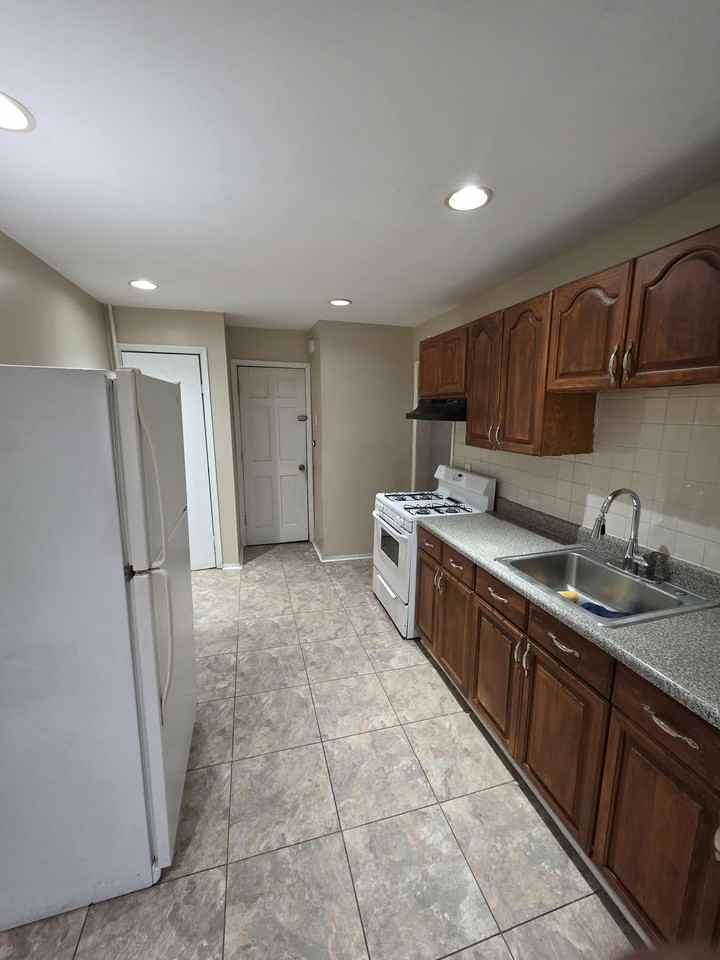 17 Orient Ave #1stFL - Photo 7 of 13